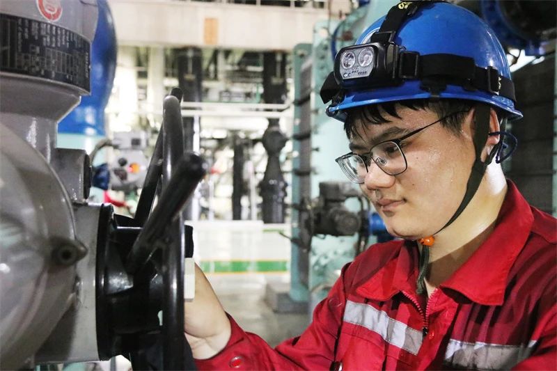 迎峰度夏|國泰、沙河公司戰(zhàn)高溫“硬核”保電