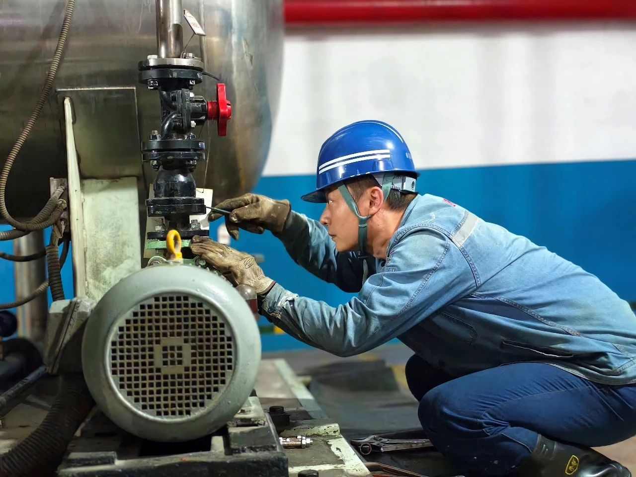 勇?lián)９┴?zé)任，共慶祖國華誕！